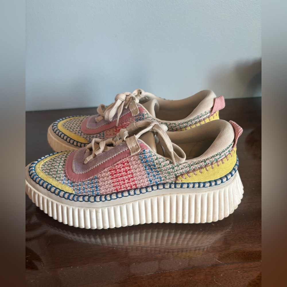 Dolce Vita Sneakers - Picture 2 of 6